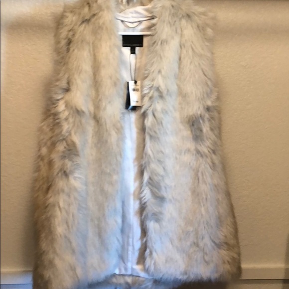 Brand New, never worn Faux Fur - Picture 1 of 7